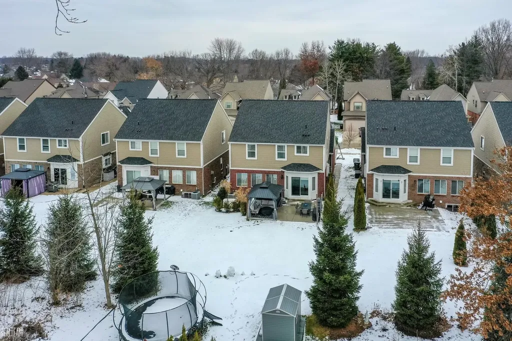 13874 Grandeur Avenue Shelby Charter Township MI 48315