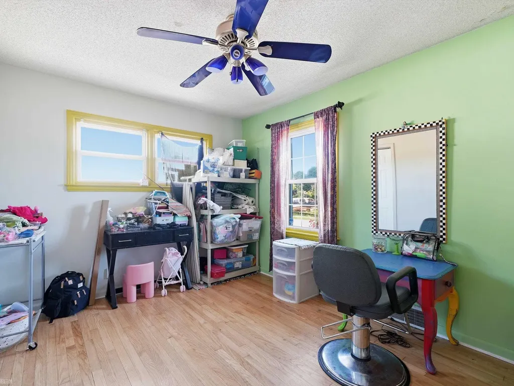 22820 Ridgeway Street St. Clair Shores City MI 48080