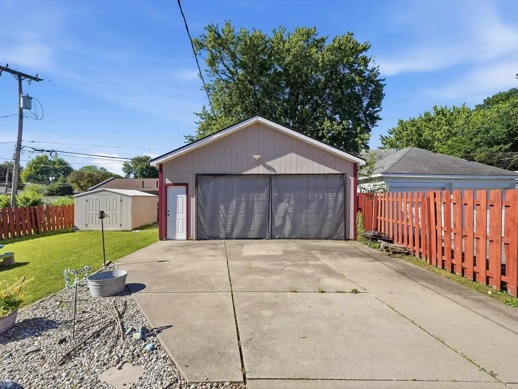 22820 Ridgeway Street St. Clair Shores City MI 48080