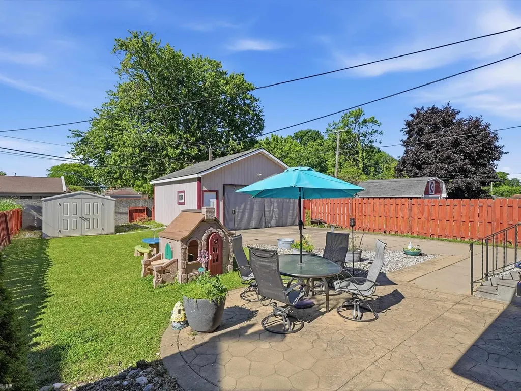 22820 Ridgeway Street St. Clair Shores City MI 48080