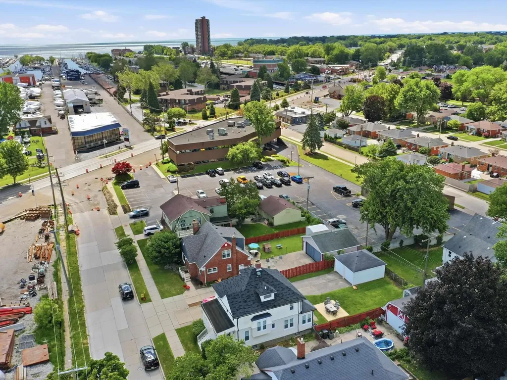 22820 Ridgeway Street St. Clair Shores City MI 48080