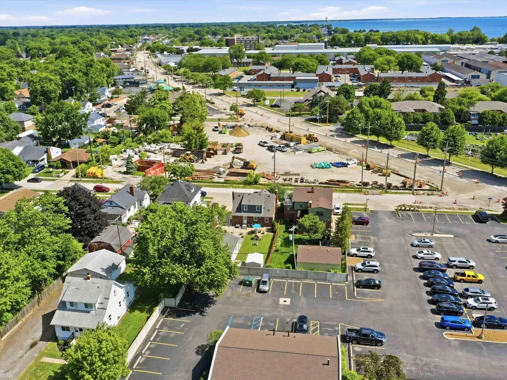 22820 Ridgeway Street St. Clair Shores City MI 48080