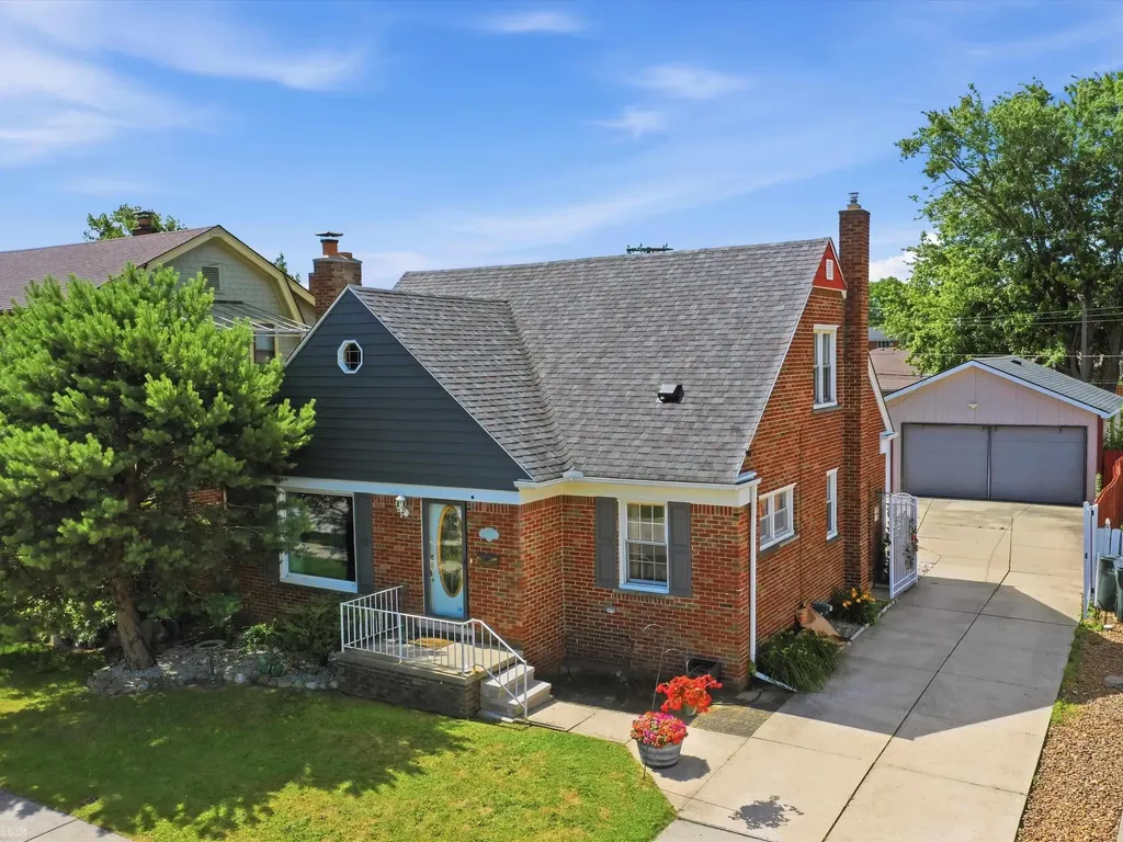 22820 Ridgeway Street St. Clair Shores City MI 48080