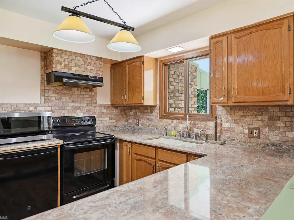 42424 Tessmer Drive Sterling Heights City MI 48314