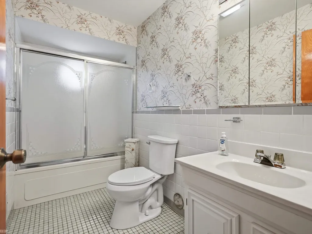 42424 Tessmer Drive Sterling Heights City MI 48314