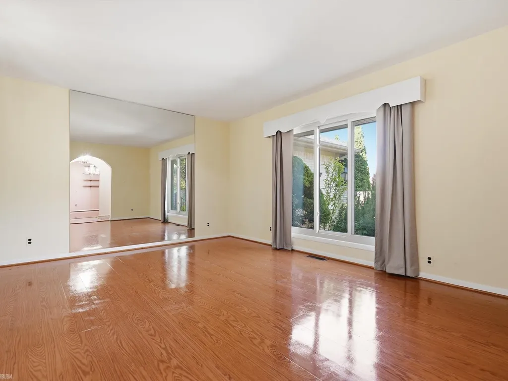 42424 Tessmer Drive Sterling Heights City MI 48314
