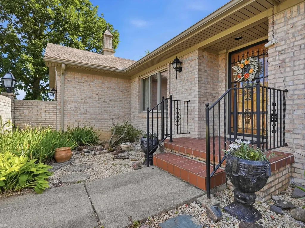 42424 Tessmer Drive Sterling Heights City MI 48314