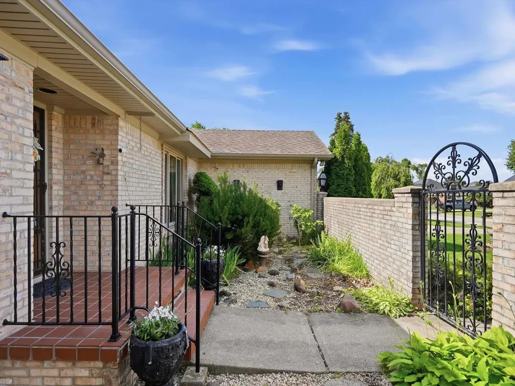 42424 Tessmer Drive Sterling Heights City MI 48314
