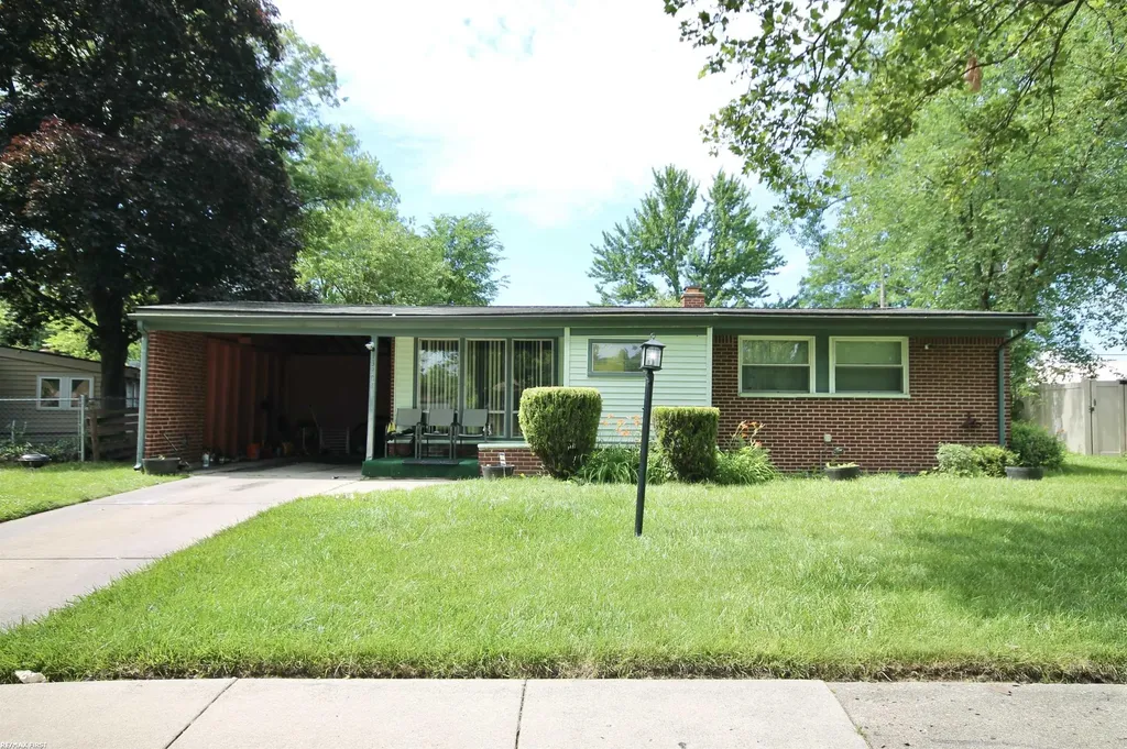 13301 Kenwood Street Oak Park City MI 48237