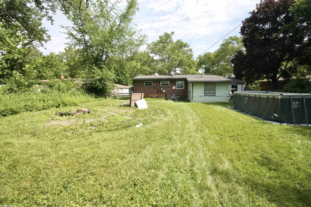 13301 Kenwood Street Oak Park City MI 48237