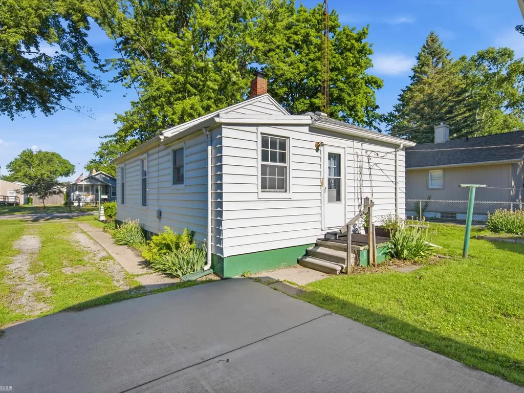 617 Saint James Street Marysville City MI 48040