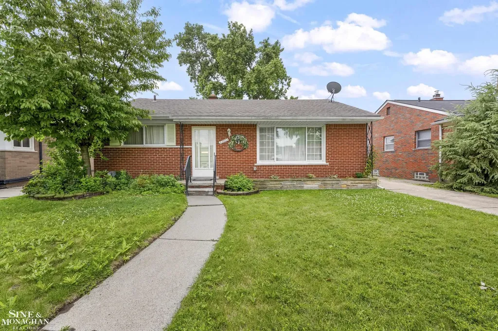 22972 Clairwood Street St. Clair Shores City MI 48080
