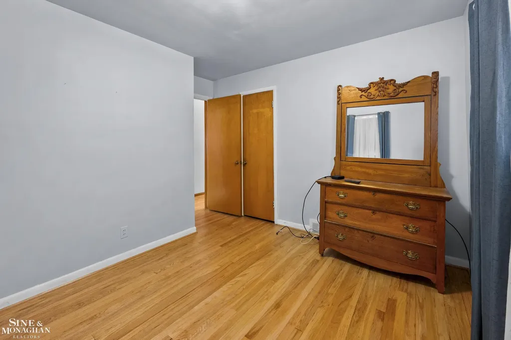 22972 Clairwood Street St. Clair Shores City MI 48080