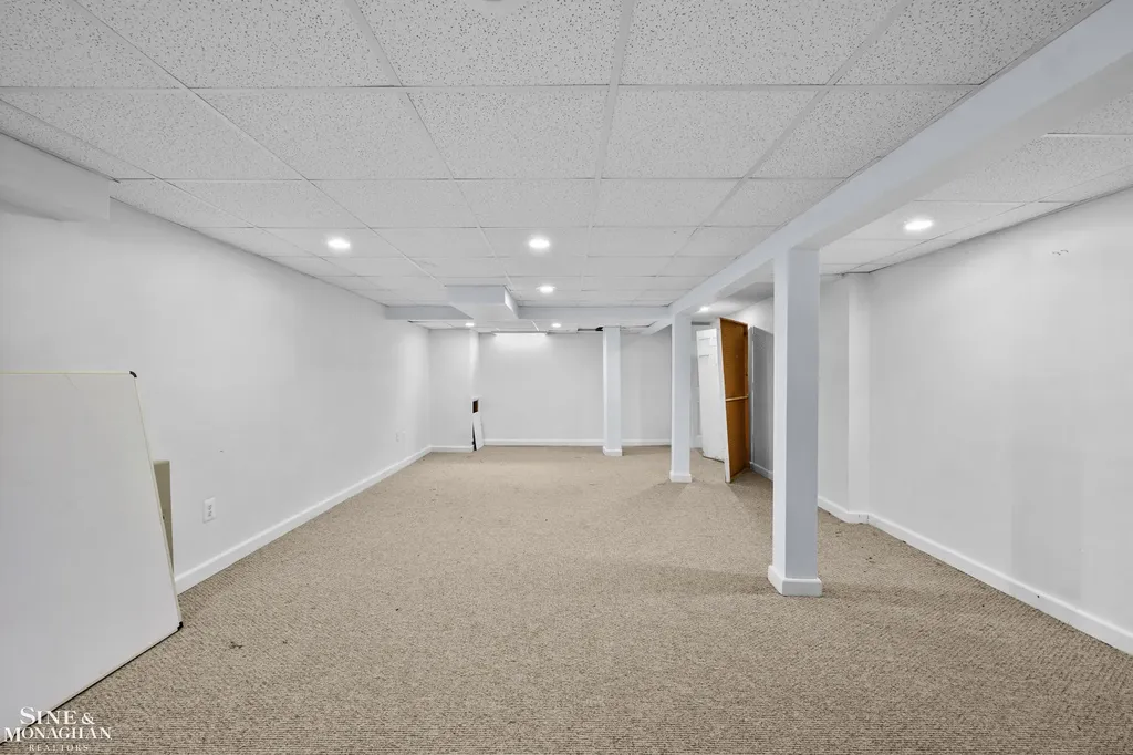 22972 Clairwood Street St. Clair Shores City MI 48080