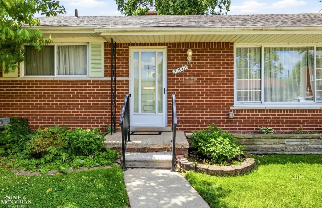 22972 Clairwood Street St. Clair Shores City MI 48080