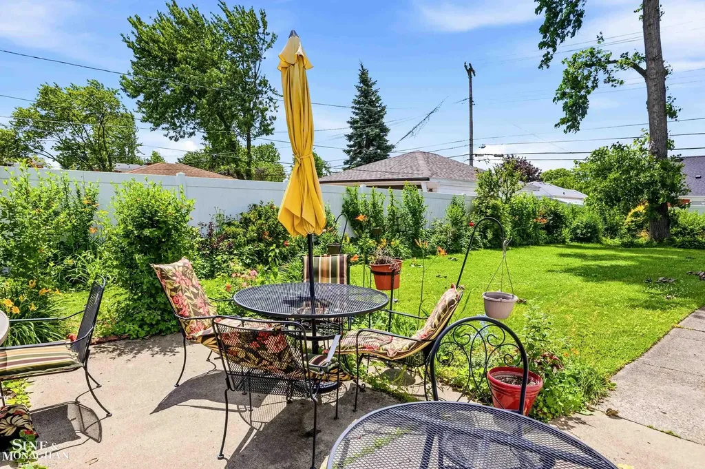 22972 Clairwood Street St. Clair Shores City MI 48080