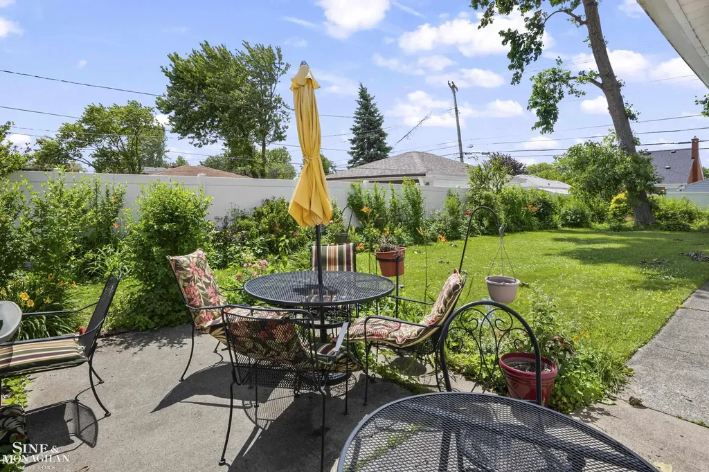 22972 Clairwood Street St. Clair Shores City MI 48080