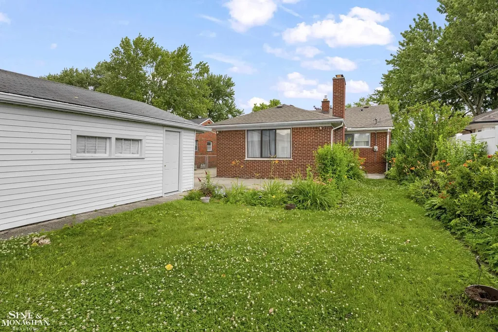 22972 Clairwood Street St. Clair Shores City MI 48080