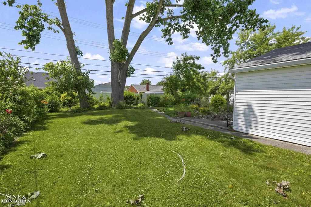 22972 Clairwood Street St. Clair Shores City MI 48080