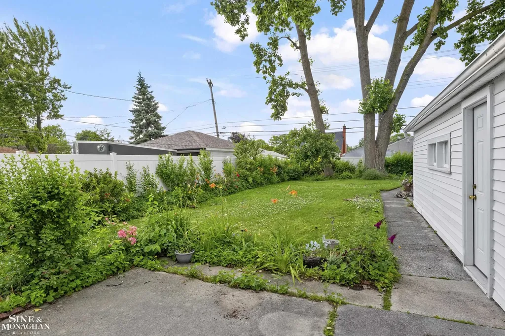 22972 Clairwood Street St. Clair Shores City MI 48080