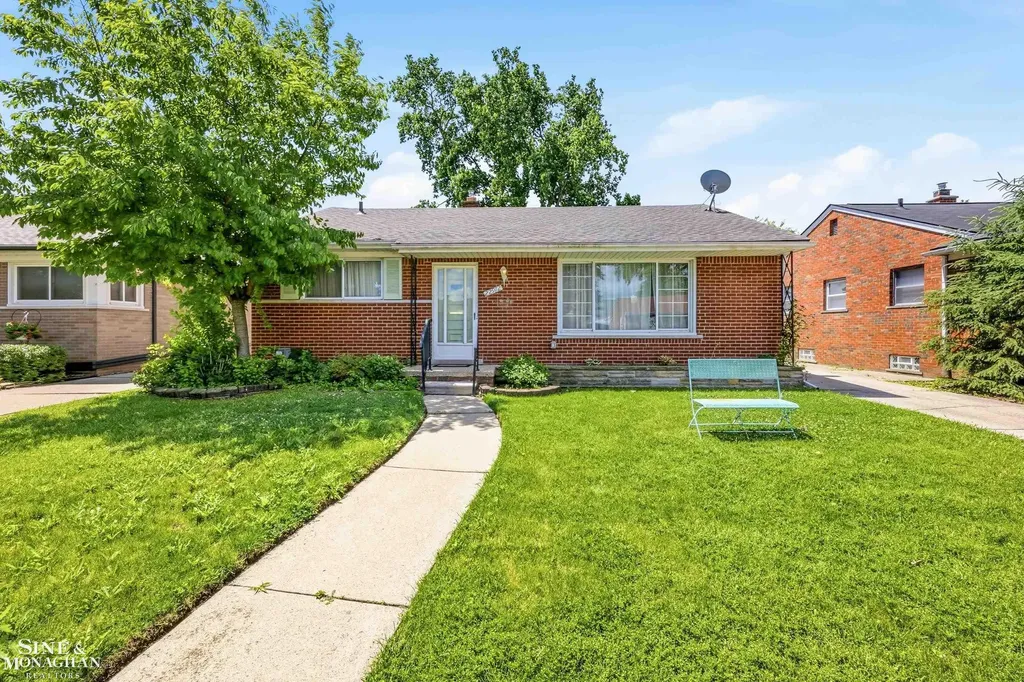 22972 Clairwood Street St. Clair Shores City MI 48080