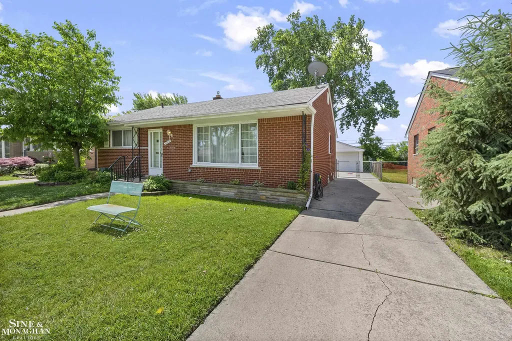 22972 Clairwood Street St. Clair Shores City MI 48080