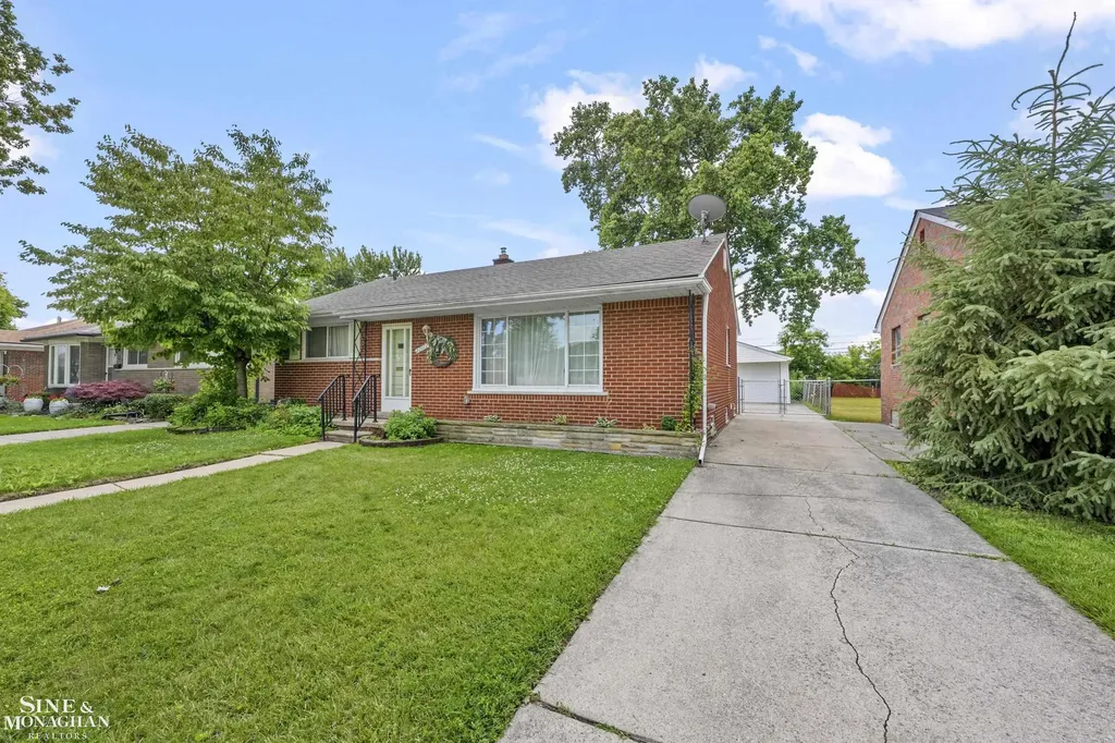 22972 Clairwood Street St. Clair Shores City MI 48080