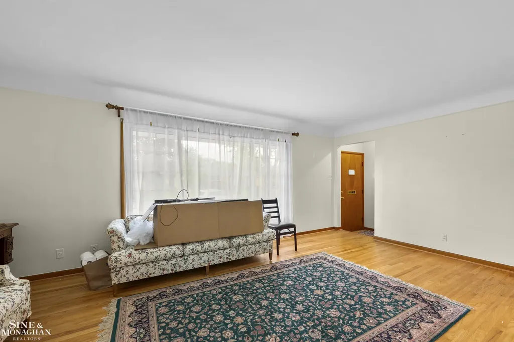 22972 Clairwood Street St. Clair Shores City MI 48080