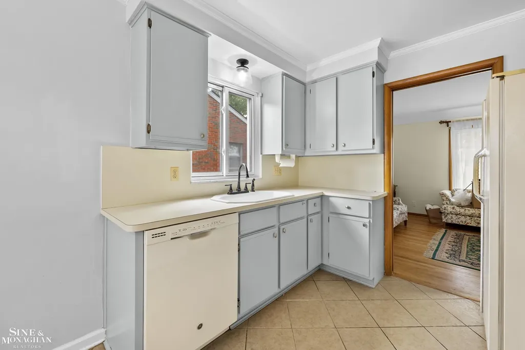 22972 Clairwood Street St. Clair Shores City MI 48080