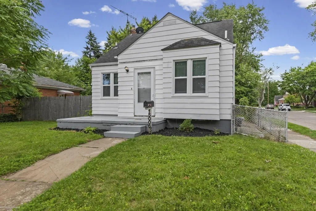 15006 Crescentwood Avenue Eastpointe City MI 48021