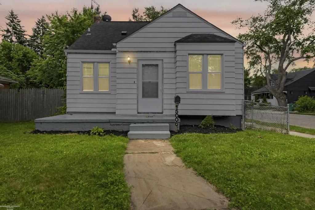 15006 Crescentwood Avenue Eastpointe City MI 48021