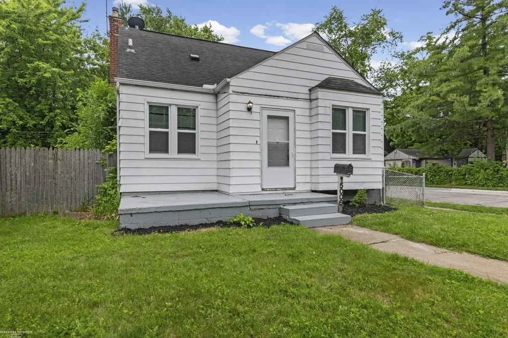 15006 Crescentwood Avenue Eastpointe City MI 48021