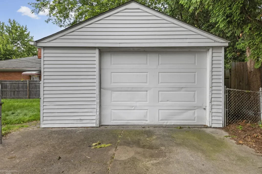 15006 Crescentwood Avenue Eastpointe City MI 48021