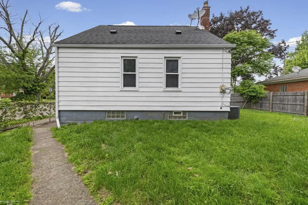 15006 Crescentwood Avenue Eastpointe City MI 48021