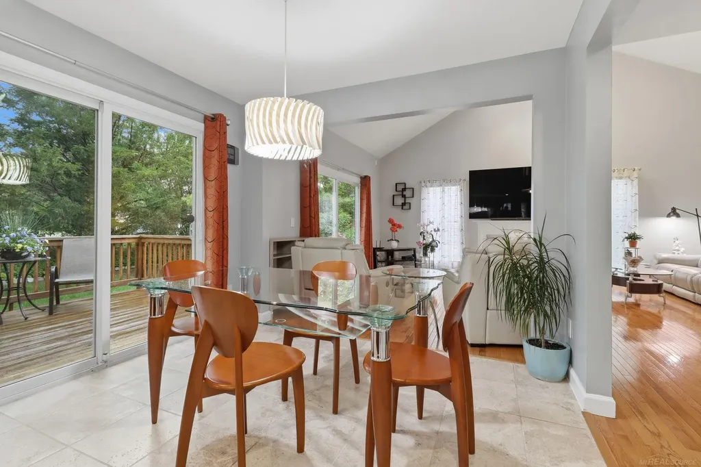 23183 Potomac Circle Farmington Hills City MI 48335