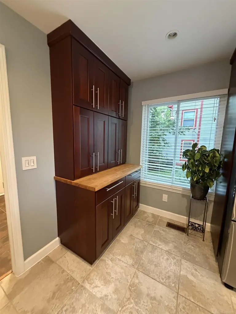 23183 Potomac Circle Farmington Hills City MI 48335