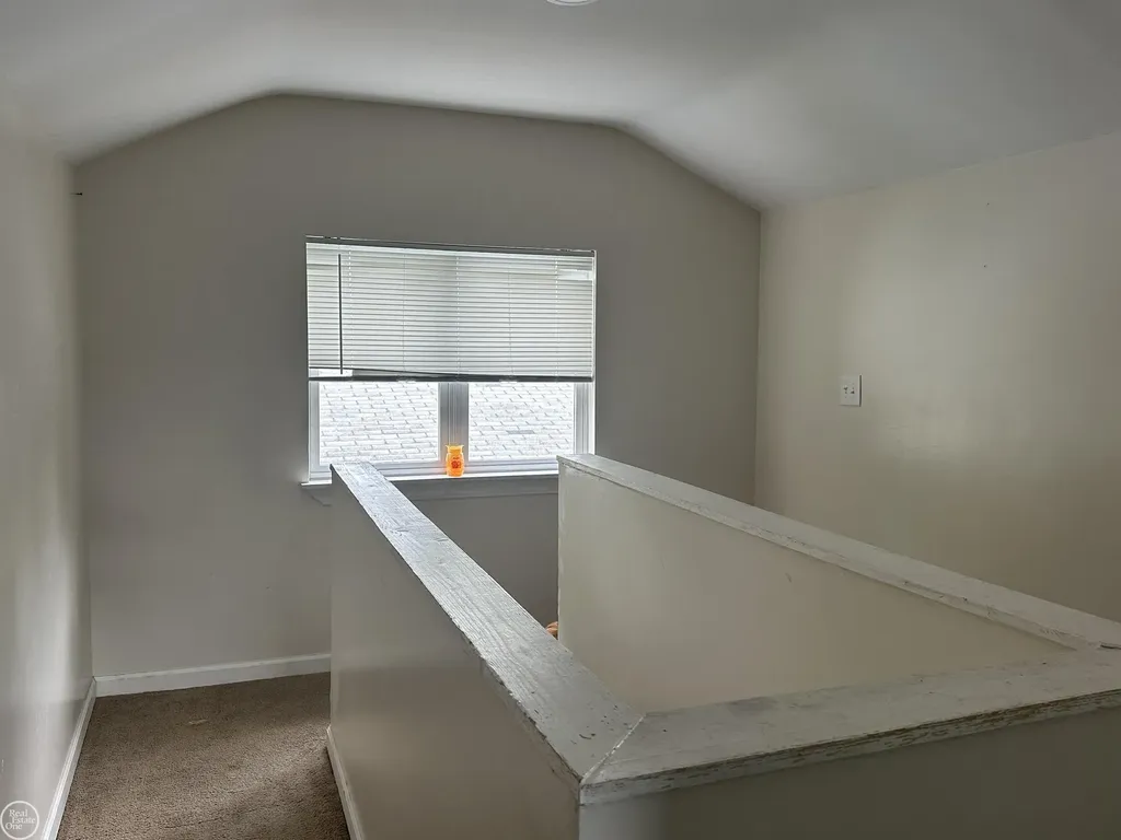 25143 Lawn Street Roseville City MI 48066
