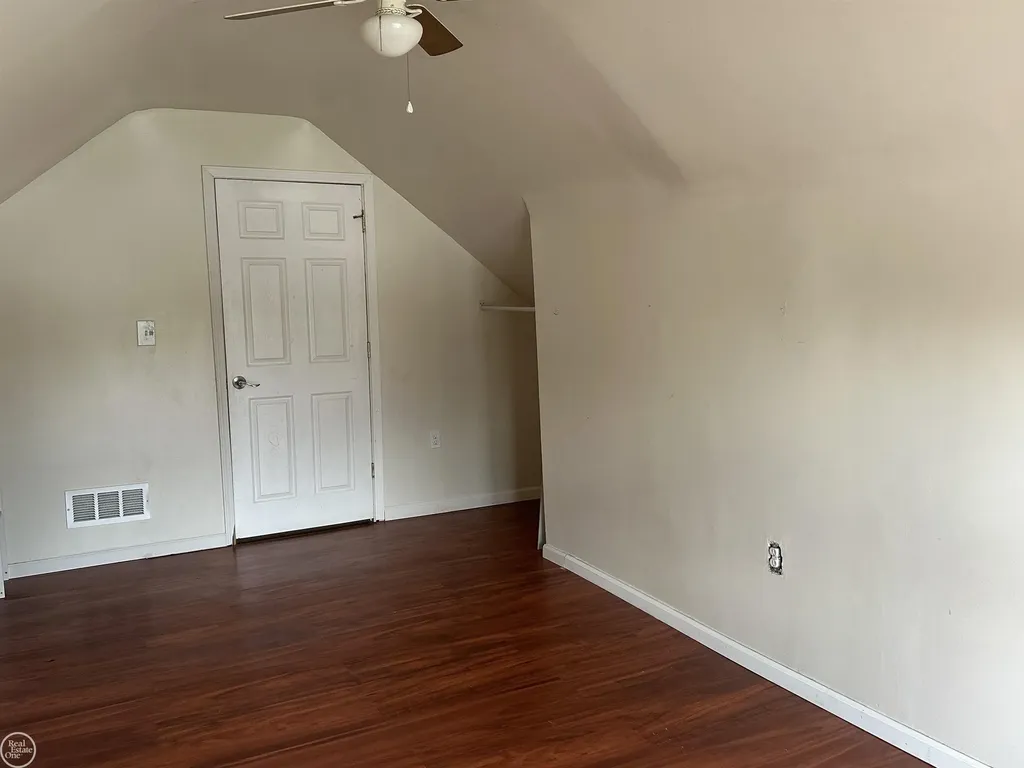 25143 Lawn Street Roseville City MI 48066