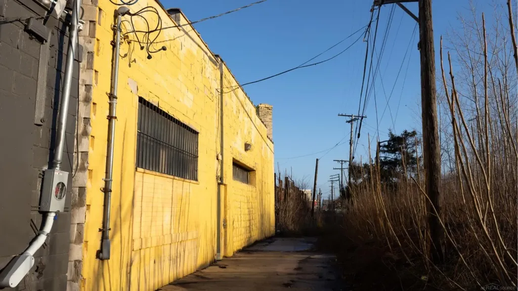 13118 Gratiot Avenue Detroit City MI 48205