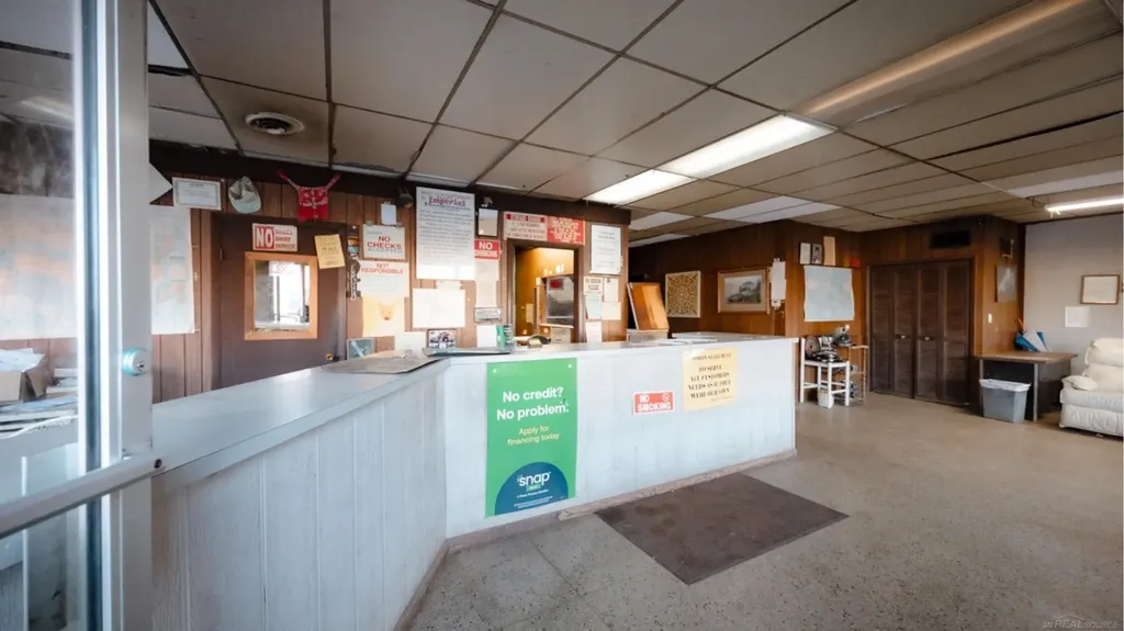 13118 Gratiot Avenue Detroit City MI 48205