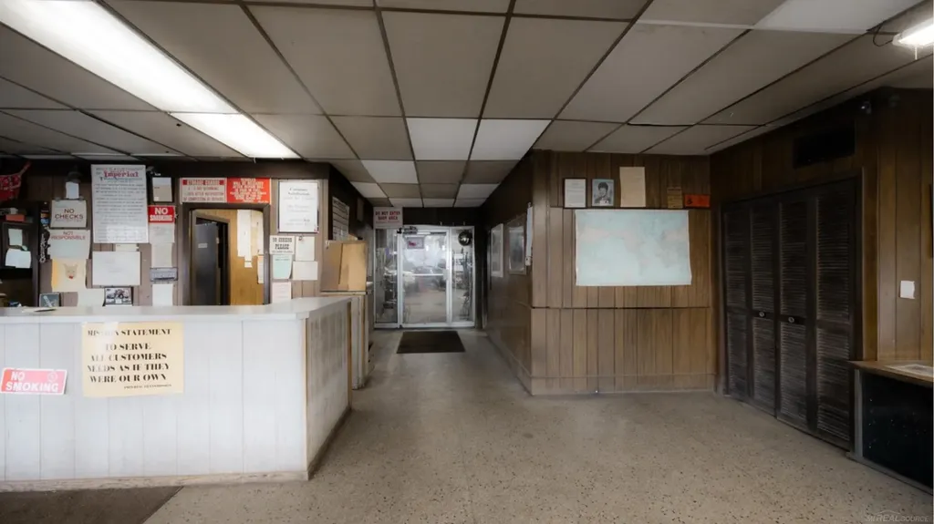 13118 Gratiot Avenue Detroit City MI 48205