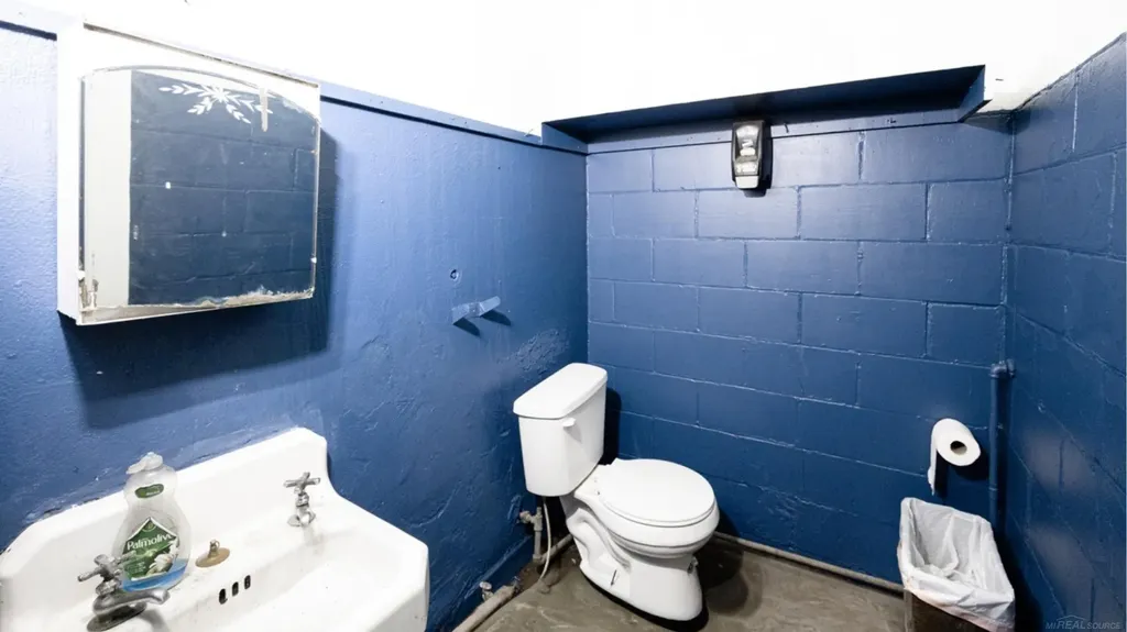 13118 Gratiot Avenue Detroit City MI 48205