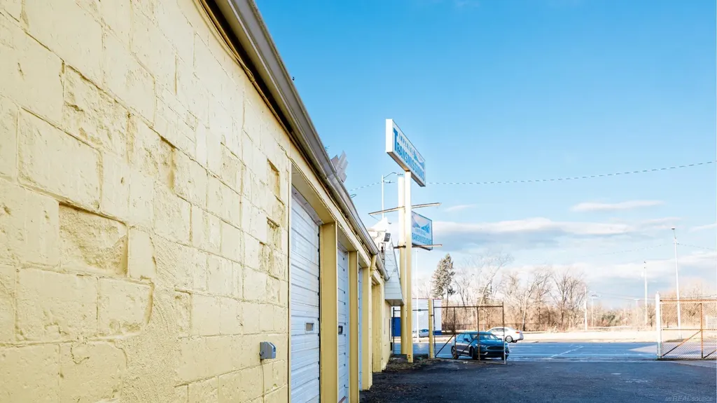 13118 Gratiot Avenue Detroit City MI 48205
