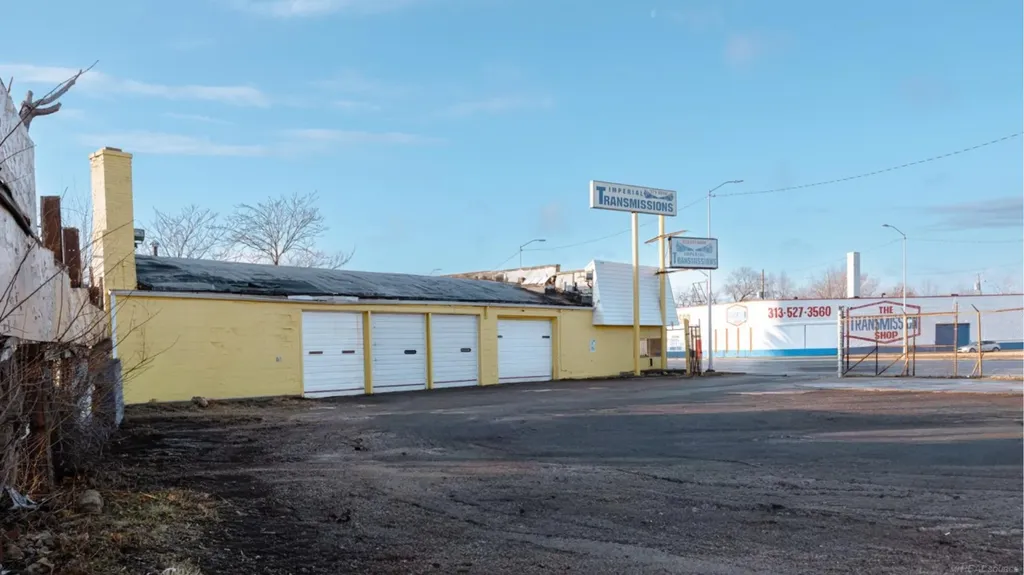 13118 Gratiot Avenue Detroit City MI 48205
