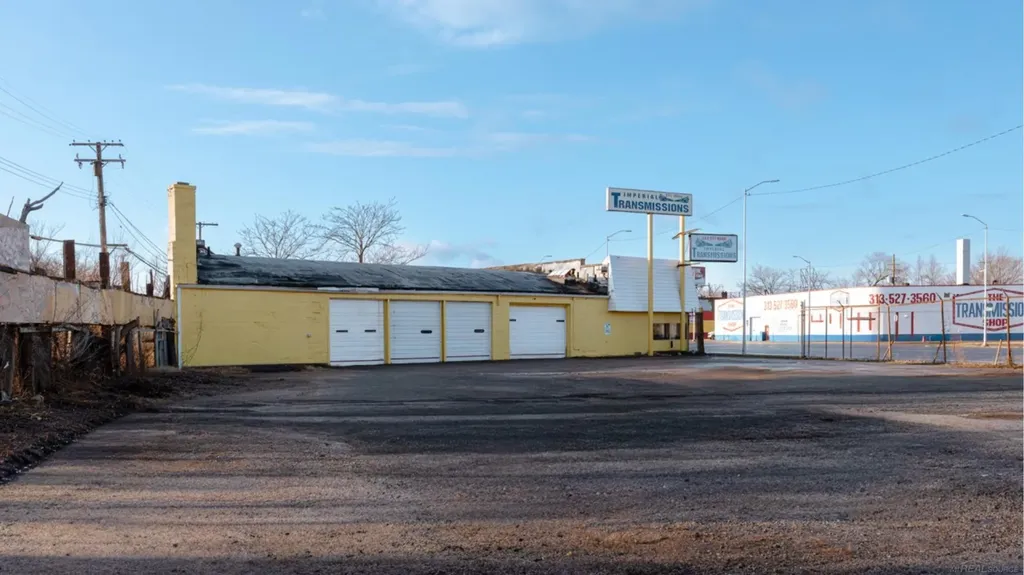 13118 Gratiot Avenue Detroit City MI 48205
