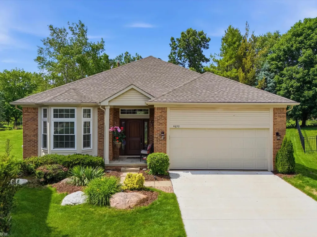 4652 Amberwood Court Oakland Charter Township MI 48306