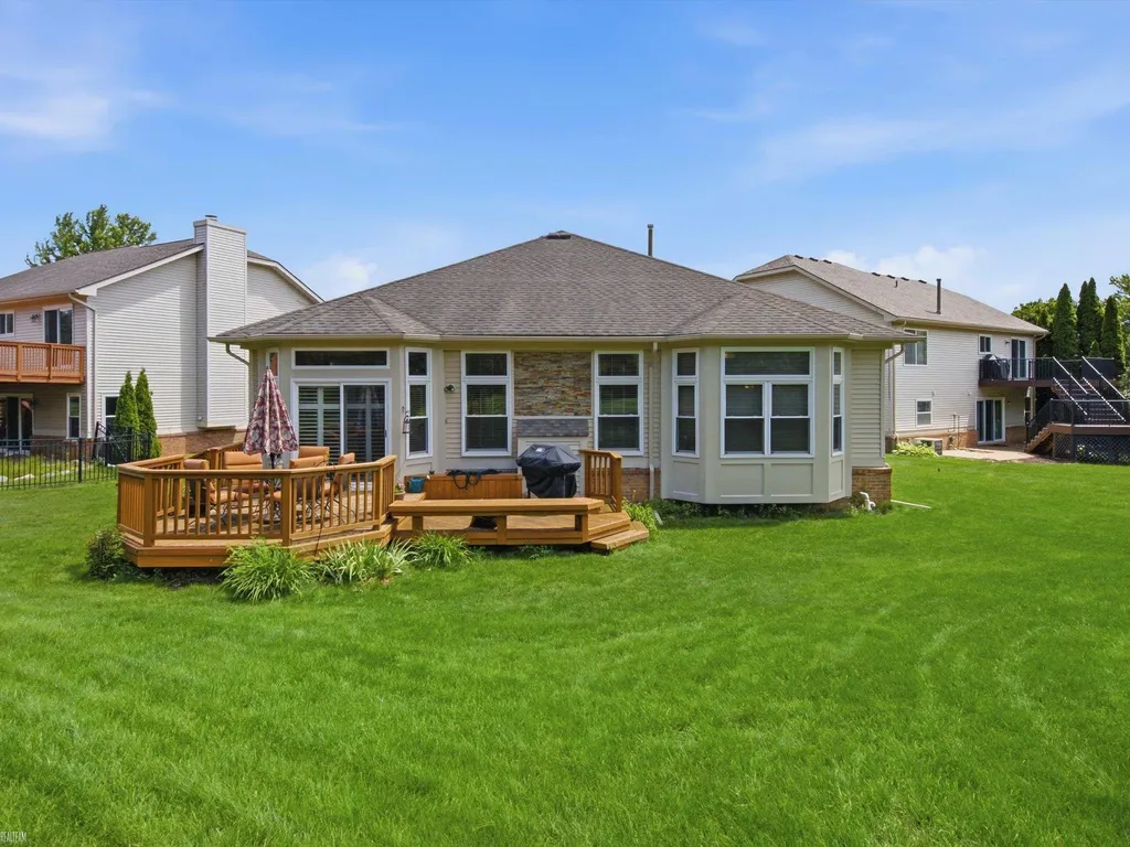 4652 Amberwood Court Oakland Charter Township MI 48306