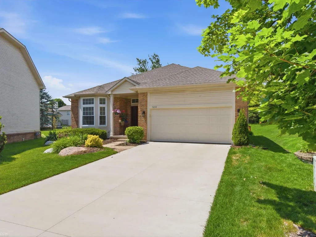 4652 Amberwood Court Oakland Charter Township MI 48306