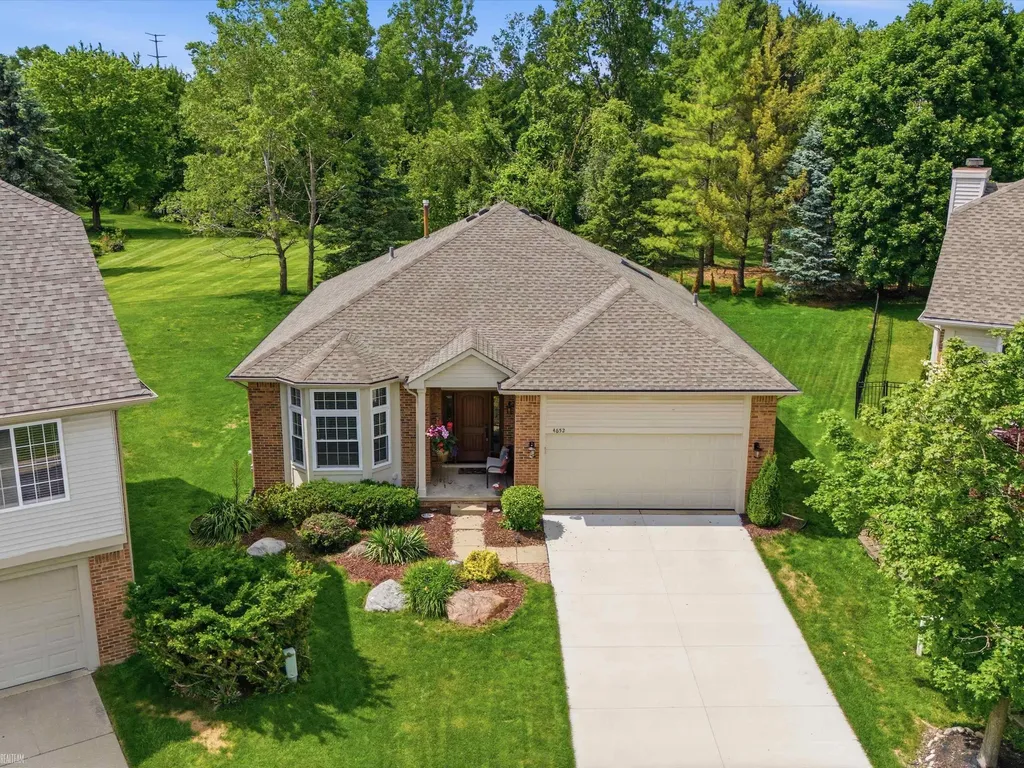 4652 Amberwood Court Oakland Charter Township MI 48306