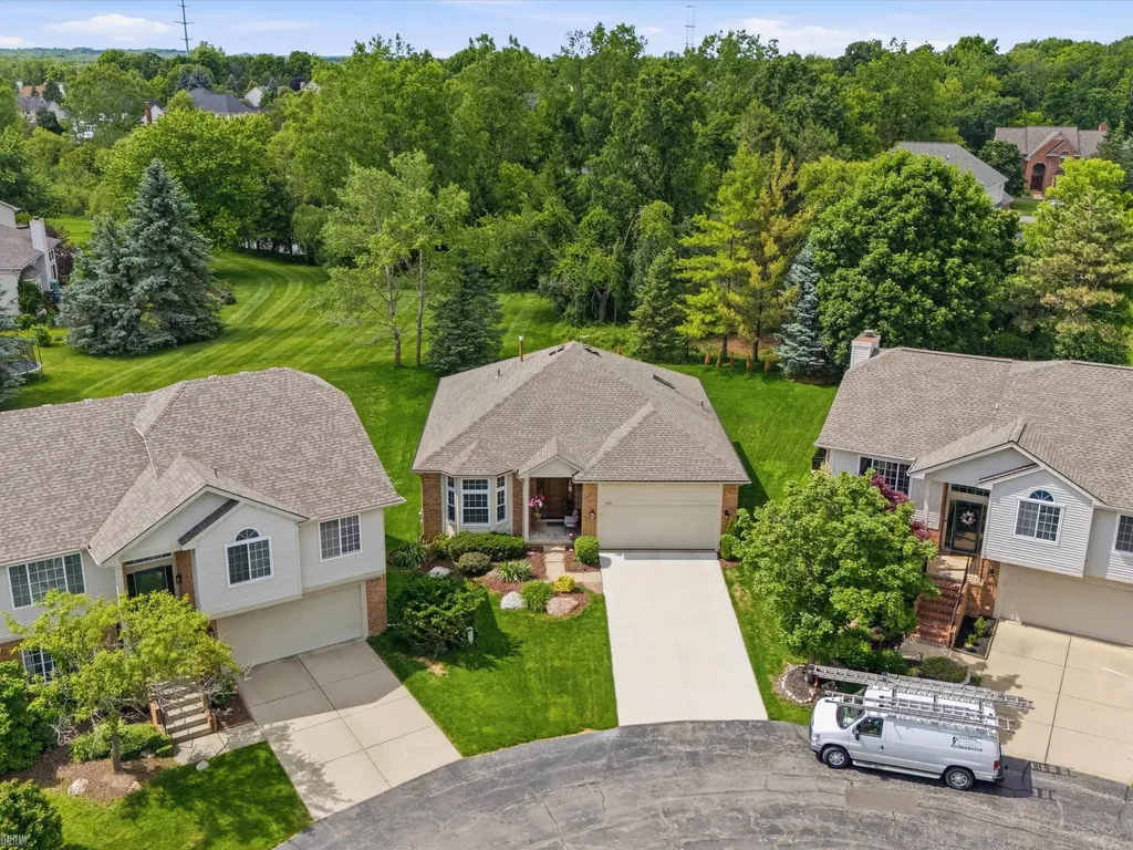 4652 Amberwood Court Oakland Charter Township MI 48306